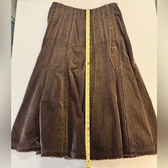 Cabi brown lightweight corduroy skirt, size 0 100% cotton fit and flare - Picture 3 of 6
